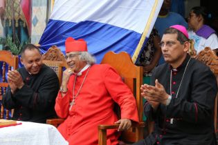 Familias de Ometepe reciben visita del Cardenal Leopoldo Brenes 