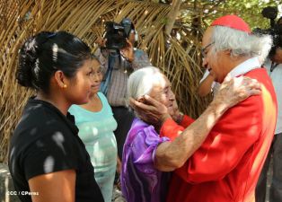 Familias de Ometepe reciben visita del Cardenal Leopoldo Brenes 