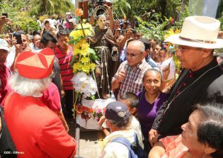 Familias de Ometepe reciben visita del Cardenal Leopoldo Brenes 