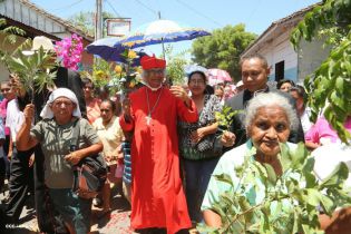Familias de Ometepe reciben visita del Cardenal Leopoldo Brenes 