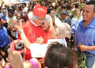 Familias de Ometepe reciben visita del Cardenal Leopoldo Brenes 