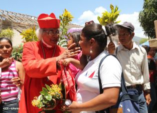 Familias de Ometepe reciben visita del Cardenal Leopoldo Brenes 