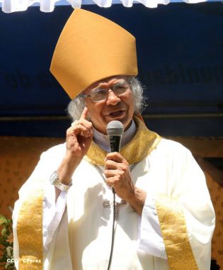 Familias de Ometepe reciben visita del Cardenal Leopoldo Brenes 