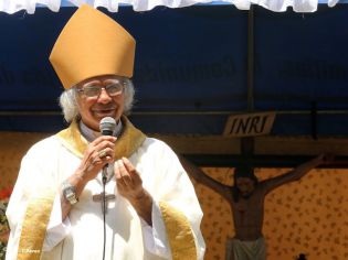 Familias de Ometepe reciben visita del Cardenal Leopoldo Brenes 