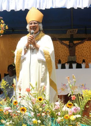 Familias de Ometepe reciben visita del Cardenal Leopoldo Brenes 