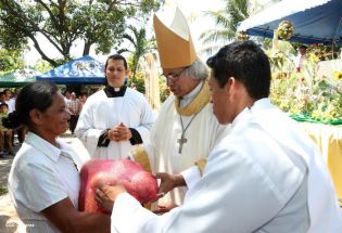 Familias de Ometepe reciben visita del Cardenal Leopoldo Brenes 