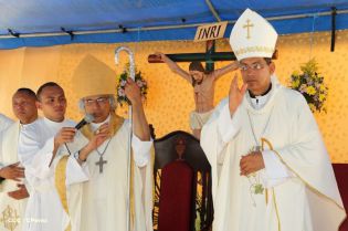 Familias de Ometepe reciben visita del Cardenal Leopoldo Brenes 