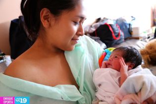 Madres del Hospital Bertha Calderón reciben serenata y regalos en su día