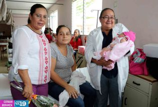 Alcaldesa de Managua entrega regalos a Madres que dieron a luz este 30 de mayo