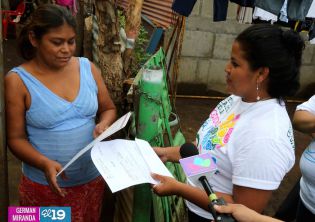 Gobierno entrega títulos de propiedad en honor a las madres nicaragüenses