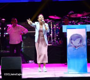 Vigilia en celebración de los aniversarios de Ríos de Agua Viva y Radio Maranatha