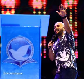 Vigilia en celebración de los aniversarios de Ríos de Agua Viva y Radio Maranatha