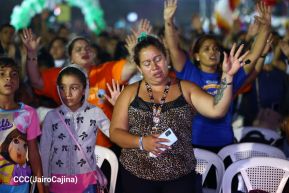 Vigilia en celebración de los aniversarios de Ríos de Agua Viva y Radio Maranatha