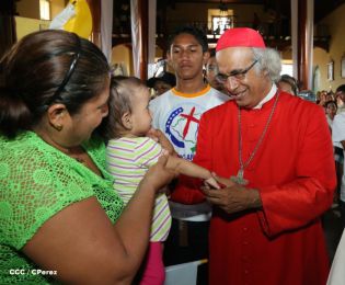 Pueblo católico de El Sauce recibe con júbilo al Cardenal Brenes