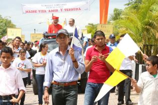 Pueblo católico de El Sauce recibe con júbilo al Cardenal Brenes