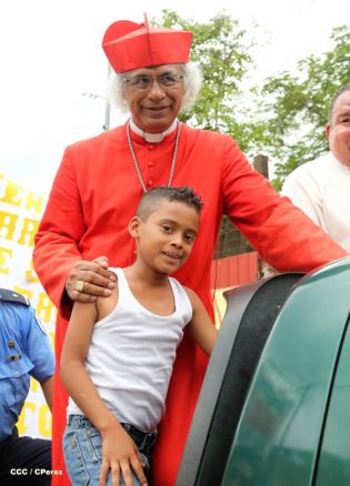 Pueblo católico de El Sauce recibe con júbilo al Cardenal Brenes