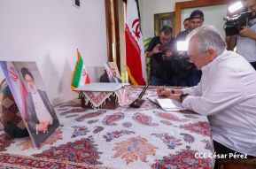 Firma del Libro de Condolencias por el fallecimiento del Presidente de Irán Ebrahim Raisi y su Comitiva