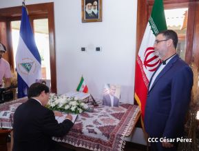 Firma del Libro de Condolencias por el fallecimiento del Presidente de Irán Ebrahim Raisi y su Comitiva