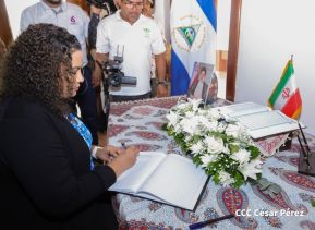 Firma del Libro de Condolencias por el fallecimiento del Presidente de Irán Ebrahim Raisi y su Comitiva