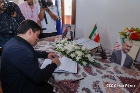 Firma del Libro de Condolencias por el fallecimiento del Presidente de Irán Ebrahim Raisi y su Comitiva