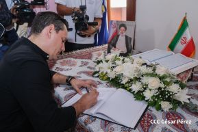 Firma del Libro de Condolencias por el fallecimiento del Presidente de Irán Ebrahim Raisi y su Comitiva