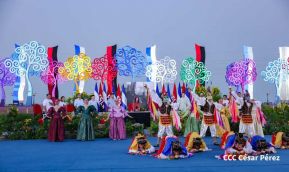 Acto en celebración acto de la entrega de buses de China a transportistas de Managua