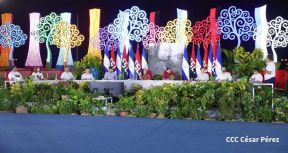 Acto en celebración acto de la entrega de buses de China a transportistas de Managua