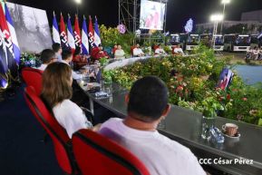 Acto en celebración acto de la entrega de buses de China a transportistas de Managua