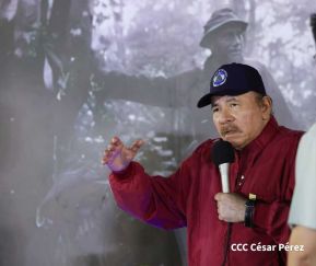 Acto en celebración acto de la entrega de buses de China a transportistas de Managua