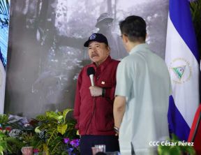 Acto en celebración acto de la entrega de buses de China a transportistas de Managua