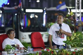 Acto en celebración acto de la entrega de buses de China a transportistas de Managua