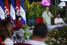 Acto en celebración acto de la entrega de buses de China a transportistas de Managua