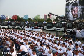 Acto en celebración acto de la entrega de buses de China a transportistas de Managua