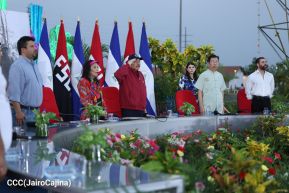 Acto en celebración acto de la entrega de buses de China a transportistas de Managua
