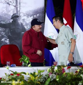 Acto en celebración acto de la entrega de buses de China a transportistas de Managua