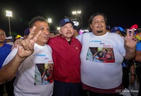 Acto en celebración acto de la entrega de buses de China a transportistas de Managua