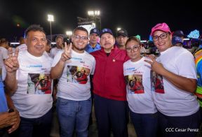 Acto en celebración acto de la entrega de buses de China a transportistas de Managua