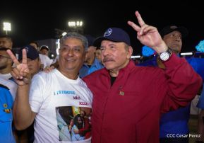 Acto en celebración acto de la entrega de buses de China a transportistas de Managua