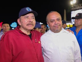 Acto en celebración acto de la entrega de buses de China a transportistas de Managua