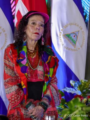 Acto en celebración acto de la entrega de buses de China a transportistas de Managua