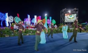 Acto en celebración acto de la entrega de buses de China a transportistas de Managua