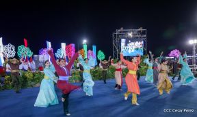 Acto en celebración acto de la entrega de buses de China a transportistas de Managua