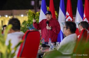 Acto en celebración acto de la entrega de buses de China a transportistas de Managua