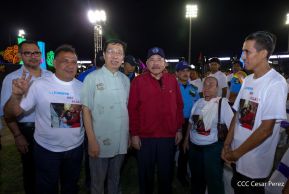 Acto en celebración acto de la entrega de buses de China a transportistas de Managua