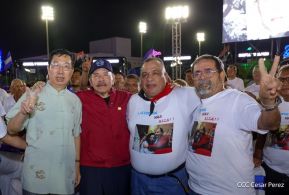 Acto en celebración acto de la entrega de buses de China a transportistas de Managua