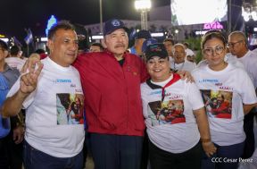 Acto en celebración acto de la entrega de buses de China a transportistas de Managua