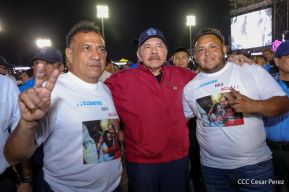 Acto en celebración acto de la entrega de buses de China a transportistas de Managua