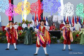 Acto en celebración acto de la entrega de buses de China a transportistas de Managua