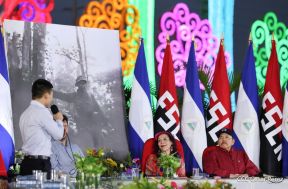 Acto en celebración acto de la entrega de buses de China a transportistas de Managua