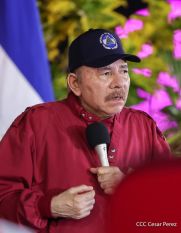 Acto en celebración acto de la entrega de buses de China a transportistas de Managua